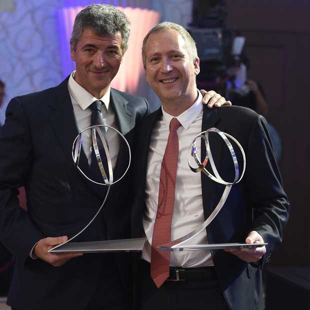 Miguel Ángel Gil Marín posa con Vadim Vasilyev, vicepresidente del Mónaco, en los Globe Soccer Awards