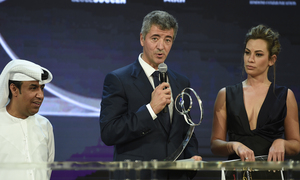 Miguel Ángel Gil Marín recoge el premio especial para el Atlético en los Globe Soccer Awards