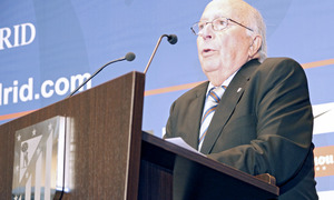 Lázaro Albarracín, vicepresidente del Área Social, en el discurso de la entrega de las insignias de oro y brillantes a los abonados más antiguos
