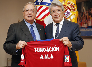 temporada 15/16. Acto en el estadio Vicente Calderón. Fundación firma A.M.A