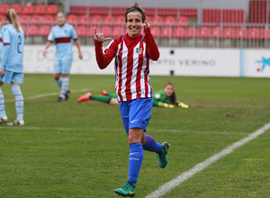 Sonia, autora del primer gol y que dio dos asistencias, celebra su diana