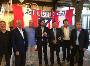 Juan Vizcaíno y Marcelino Pérez representaron al club en la inauguración de las peñas Tarragona y Luis Aragonés de Reus