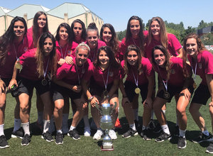 El Atlético de Madrid Femenino participó en un torneo benéfico en Navarra que acabó ganando al Athletic (2-3) en la final