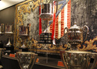 exposición de las copas del rey en el museo