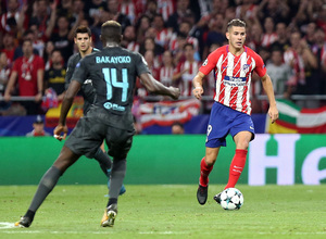 temporada 16/17. Partido Champions. Atlético Chelsea. Lucas con el balón durante el partido.