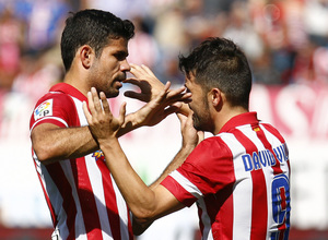 Temporada 2013/ 2014 Atlético de Madrid - Almería Diego Costa y David Villa abrazándose 