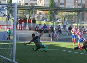 Dani, del Atlético Madrileño Juvenil División de Honor, marca el que supuso 2-0 definitivo en la victoria ante el Alcoyano