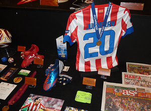 Recuerdos de Juanfran de los títulos conquistados en 2012 con el Atlético y la selección española