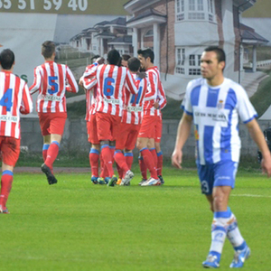 2ªB Temporada 2012-2013. El equipo celebra un gol ante el Avilés