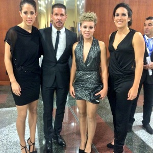 Temp. 2014-2015. Amanda, Lola y Meseguer junto a Simeone