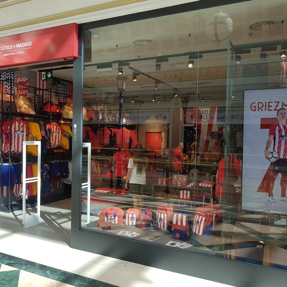 Fanático solitario adverbio Club Atlético de Madrid · Web oficial - Nuestra tienda oficial en el Centro  Comercial Gran Plaza 2 abre sus puertas