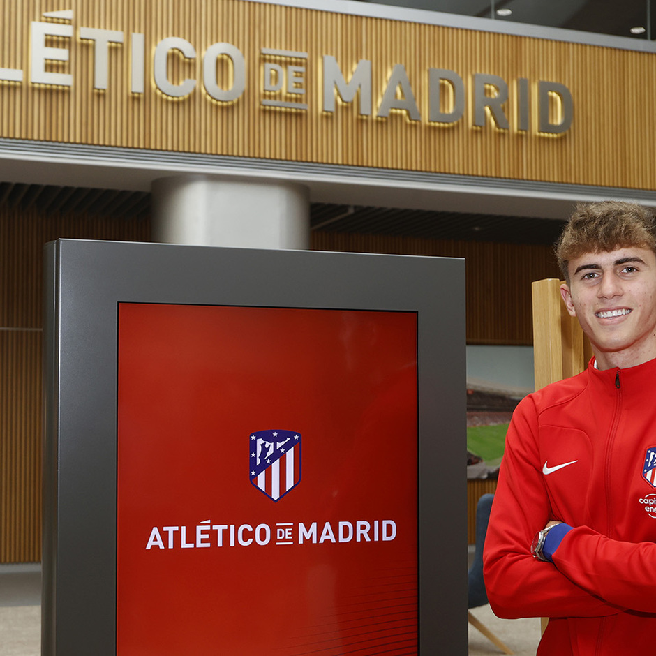 Adrián Niño renueva hasta 2027 - Club Atlético de Madrid · Web oficial