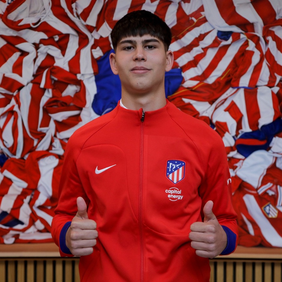 Samuel Almarza firmó su contrato profesional con nuestro club Club