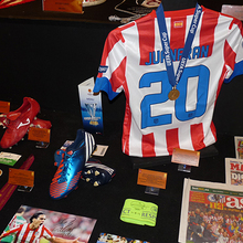 Recuerdos de Juanfran de los t&iacute;tulos conquistados en 2012 con el Atl&eacute;tico y la selecci&oacute;n espa&ntilde;ola