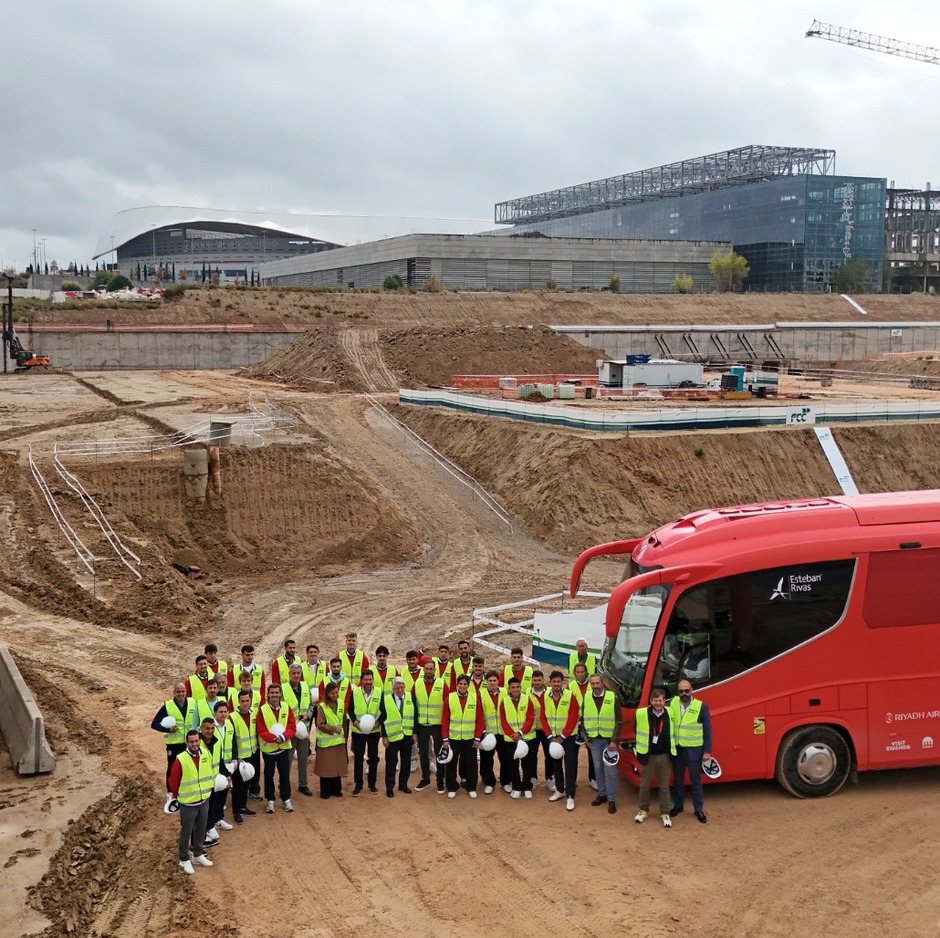 El primer equipo visita las obras de la Ciudad del Deporte