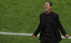 temporada 13/14. Partido Atlético de Madrid- Elche. Simeone celebrando un gol en la banda