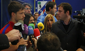 temporada 13!14. Canutazo Champions. Diego atendiendo  a los medios de comunicacion