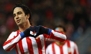 Liga 2012-13. Arda Turan celebra un gol realizando un corazón con las manos