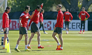 temporada 13/14. Entrenamiento en la Ciudad deportiva de Majadahonda. Jugadores realizando ejercicios 
