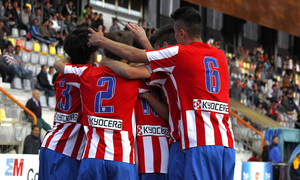 Los jugadores rojiblancos celebran el gol de Juan Moreno de penalti ante Boca Juniors