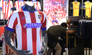 Temporada 14-15. Venta nueva camiseta en la tienda oficial. Foto: Arturo Saiz