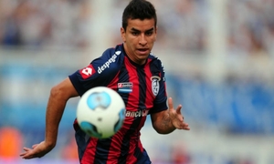 Angel Correa en acción con San Lorenzo