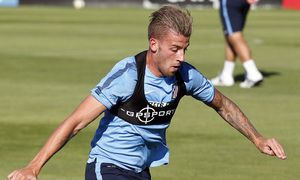 Temporada 14/15 . Entrenamiento de tarde en la Ciudad deportiva de Majadahonda. Toby Alderweireld sigue ultimando su puesta a punto.
