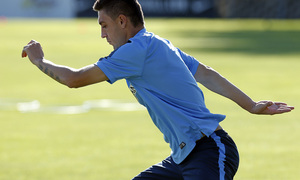 temporada 14/15 . Entrenamiento en la Ciudad deportiva de Majadahonda. Siqueira realizando ejercicios físicos