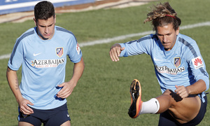 Temporada 14/15 . Entrenamiento en la Ciudad Deportiva de Majadahonda. Cerci realiza estiramientos junto a José María Giménez