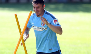 Entrenamiento matutino en la Ciudad Deportiva de Majadahonda. Cristian Rodríguez, feliz durante un ejercicio.
