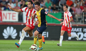 Temporada 14-15. Jornada 5. Almería-Atlético de Madrid. Saúl busca hueco en la frontal del área.