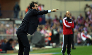 Temporada 14-15. Emery da instrucciones a los suyos. Foto: Ángel Gutiérrez.