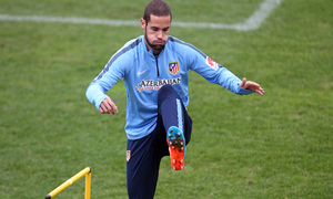 Temporada 14/15. Entrenamiento 15/10. Mario Suárez en uno de los ejercicios. Foto: Ángel Gutiérrez