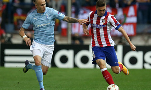 temporada 14/15. Partido Champions League entre el Atlético de Madrid y Malmo. Siqueira con el balón