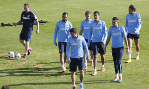 Entrenamiento matutino en la Ciudad Deportiva de Majadahonda. El equipo entrenó en dos grupos separados.