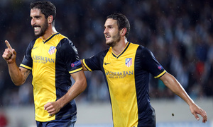 Temporada 14-15. Champions League. Malmö - Atlético de Madrid. Raúl García y Koke corren a celebrar el segundo gol.