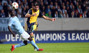 Temporada 14-15. Champions League. Malmö - Atlético de Madrid. Raúl García dispara a portería.