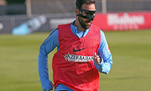 temporada 14/15. Entrenamiento en la ciudad deportiva de Majadahonda. Gámez con la máscara durante el entrenamiento