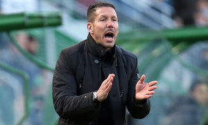 Temporada 14-15. Jornada 14. Elche - Atlético de Madrid. Simeone da órdenes a sus jugadores