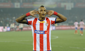 Atlético de Kolkata. Fikru Tefera Lemessa celebra el gol del empate ante el FC Goa