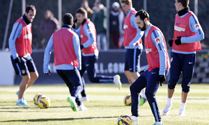 temporada 14/15. Entrenamiento en la ciudad deportiva de Majadahonda. Juanfran con el balón durante el entrenamiento