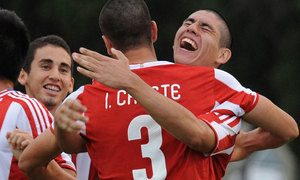 Iván Cañete celebra el gol que marcó a Argentina en el Sudamericano Sub 20