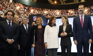 El presidente Enrique Cerezo junto a los Reyes y la alcaldesa Ana Botella en la inauguración de Fitur 2015