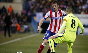 Temporada 14-15. 1/4  Vuelta Copa del Rey. Gabi conduce el balón.
