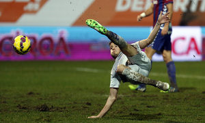 Temporada 14-15. Jornada 21. Eibar-Atlético de Madrid. Sául remata de tijera.