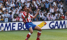 Manolo celebra un gol en un derbi en el 92
