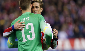 temporada 14/15. Partido Atlético Bayer de Champions. Torres y Oblak durante el partido