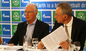 Beckenbauer en la presentación de Fútbol por la Amistad
