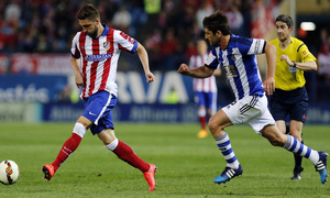 temporada 14/15. Partido Atlético de Madrid Real Sociedad. Siqueira con el balón durante el partido