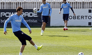 temporada 14/15. Entrenamiento en la ciudad deportiva de Majadahonda. Mandzukic golpeando un balón durante el entrenamiento
